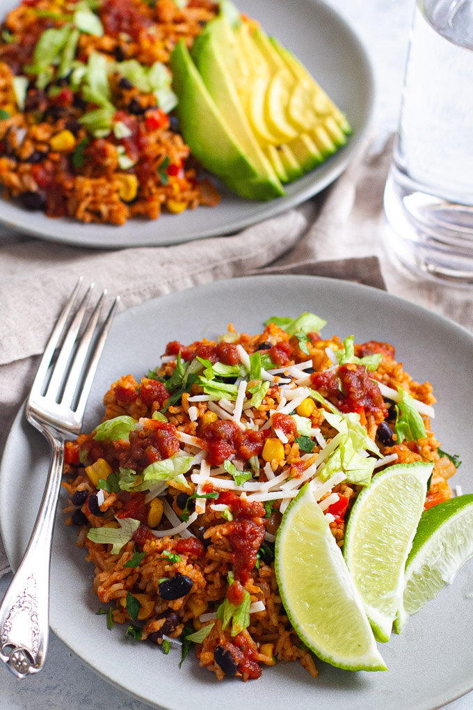 Instant Pot Black Bean Burrito Bowls -packed with plant-based protein and fibre, these bowls make for quick and easy dinner option that's vegan, gluten-free, and totally delicious!