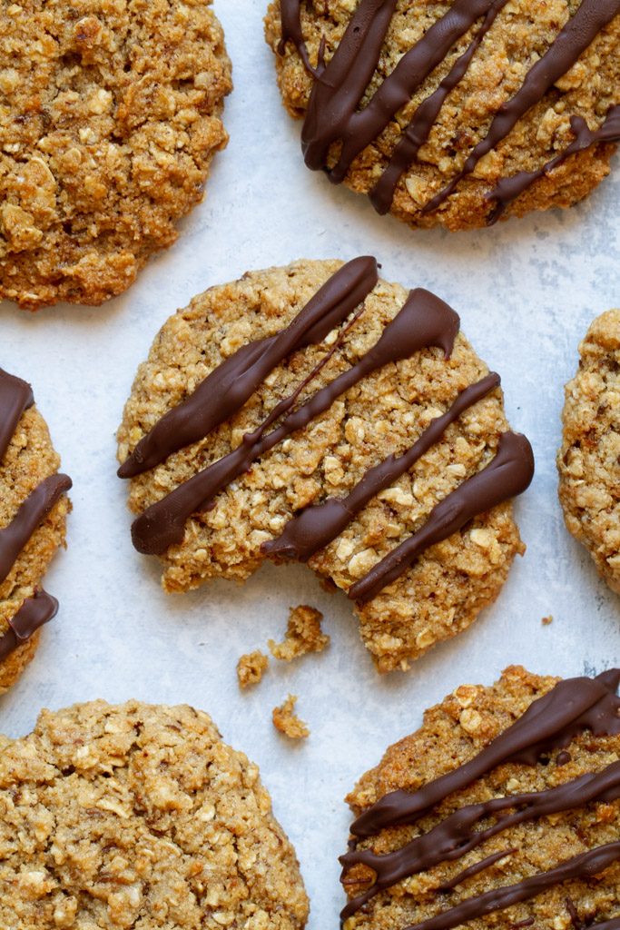 Soft and Chewy Oatmeal Cookies that are super easy to make with only one bowl and 8 healthy ingredients!