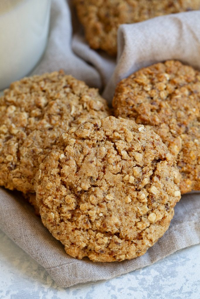 Soft and Chewy Oatmeal Cookies that are super easy to make with only one bowl and 8 healthy ingredients!