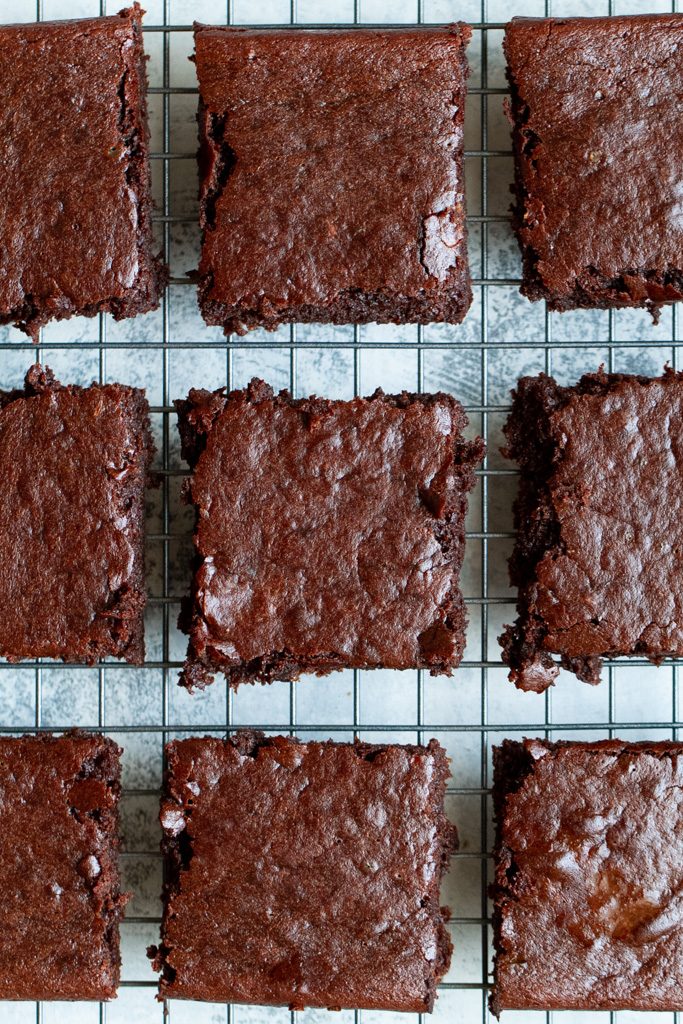 Melt-in-your-mouth Flourless Banana Brownies that are irresistibly fudgy and chocolatey! 