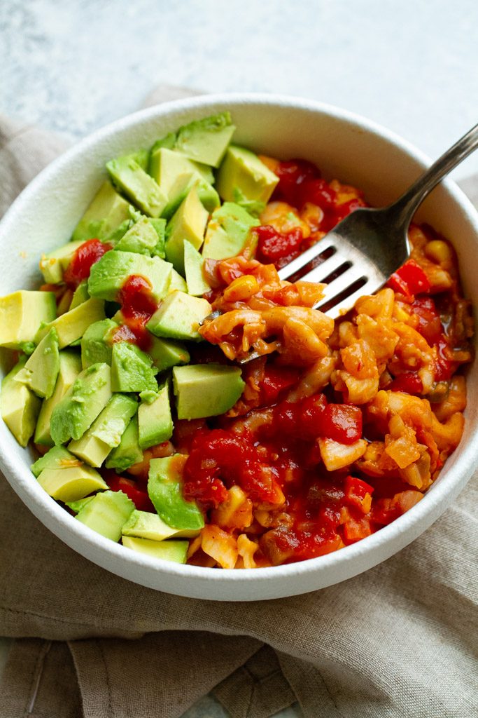 An Instant Pot Taco Mac and Cheese that's super cheesy and loaded with flavour! Easily made gluten-free and/or vegan, it's a perfect option for those looking for a quick and healthy meal.